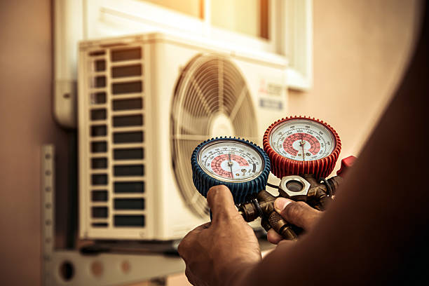 Professional Hvac technician working in La Pine, OR